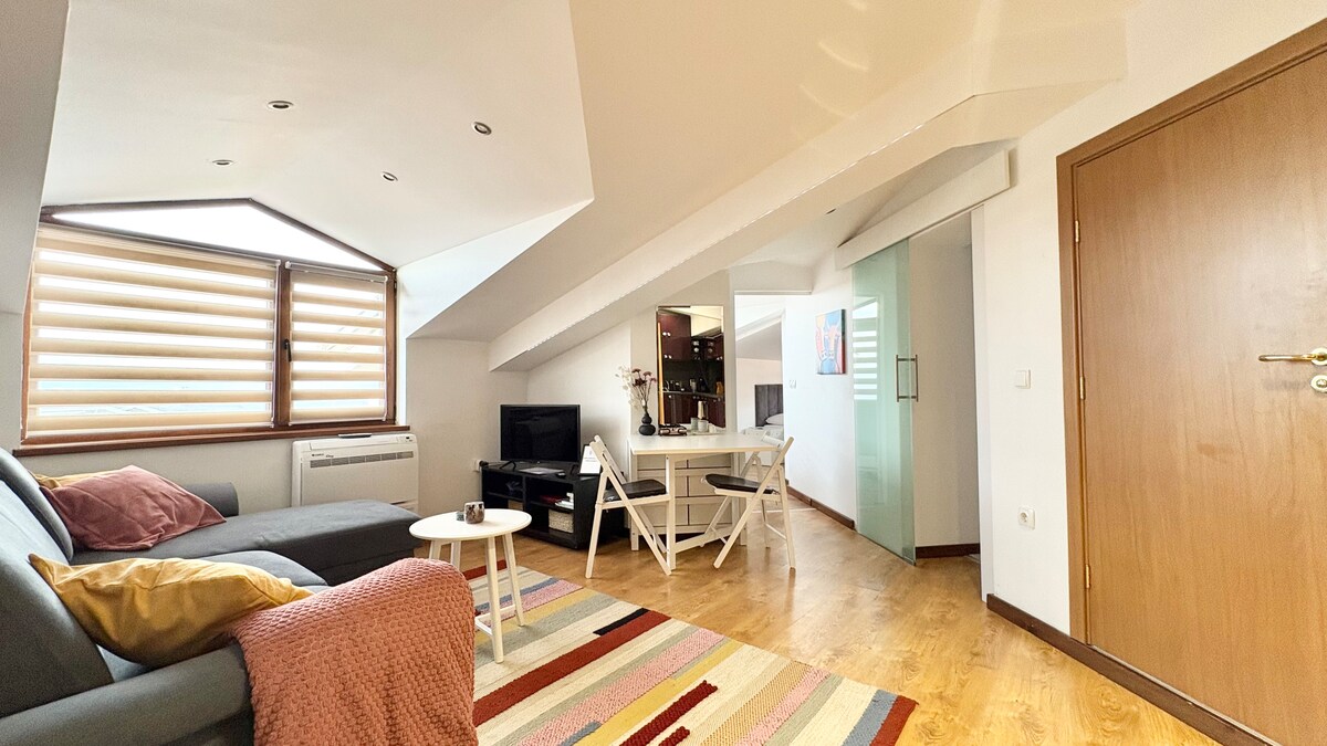 Modern 2-bedroom apt/flat - 8-9 min walk to lift — снимка 2