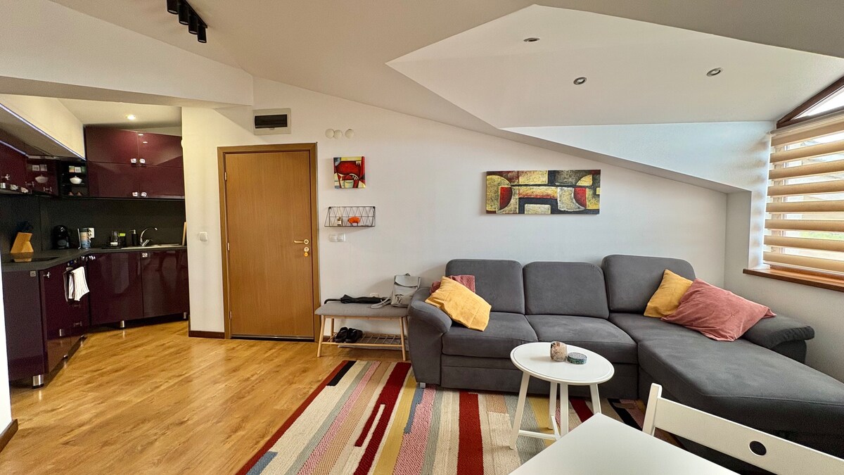 Modern 2-bedroom apt/flat - 8-9 min walk to lift — снимка 5