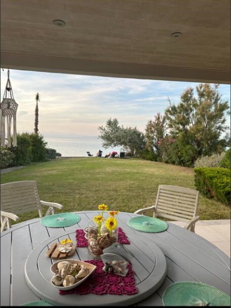Luxury Seafront Villa Filothei — снимка 3