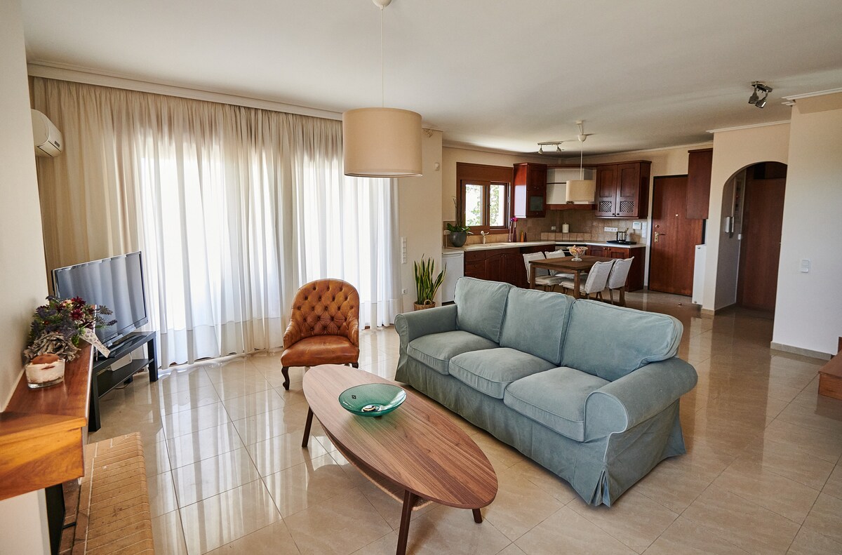 Luxury Maisonette with Pool — Къща в Pallini