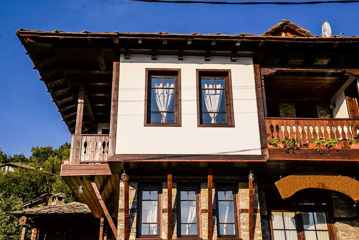 Traditional Bulgarian House with Mountain View — Вила в Лещен