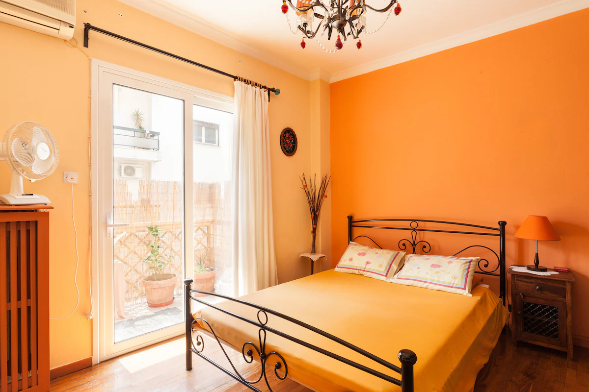 Central,10 minutes from metro, bohemian area... — Самостоятелна стая в Athens