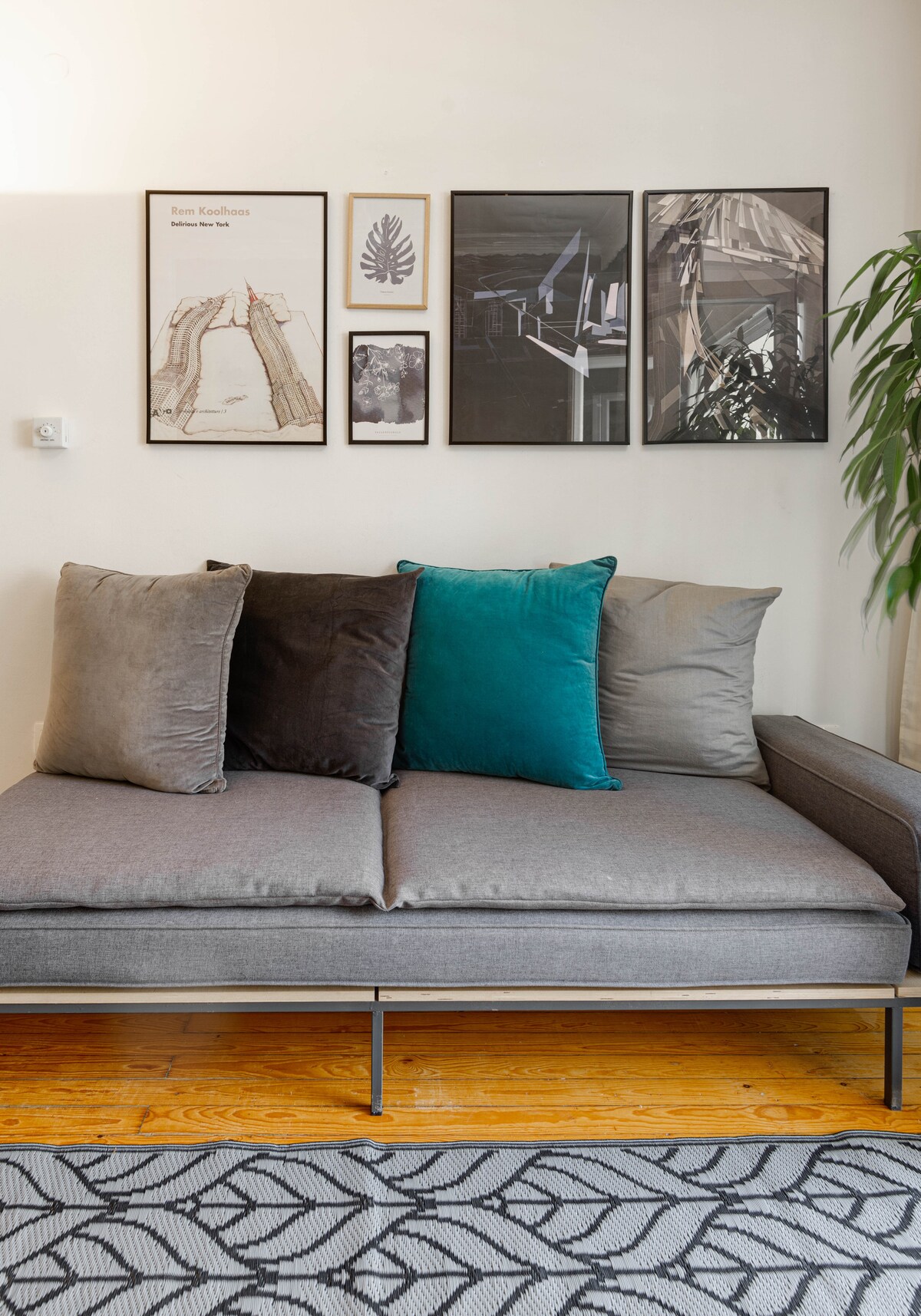 the wall bnb / downtown apartment / museums area — снимка 4