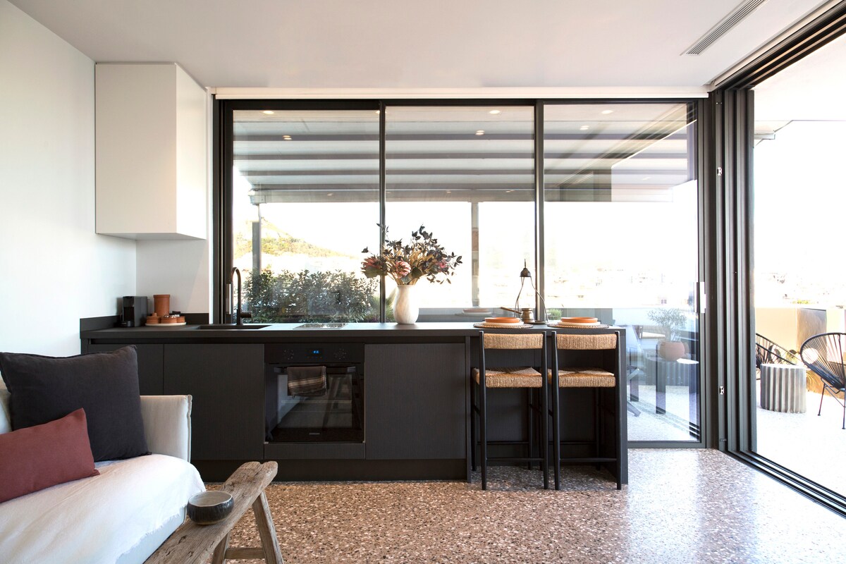 Market Loft with Unique Acropolis View — снимка 3