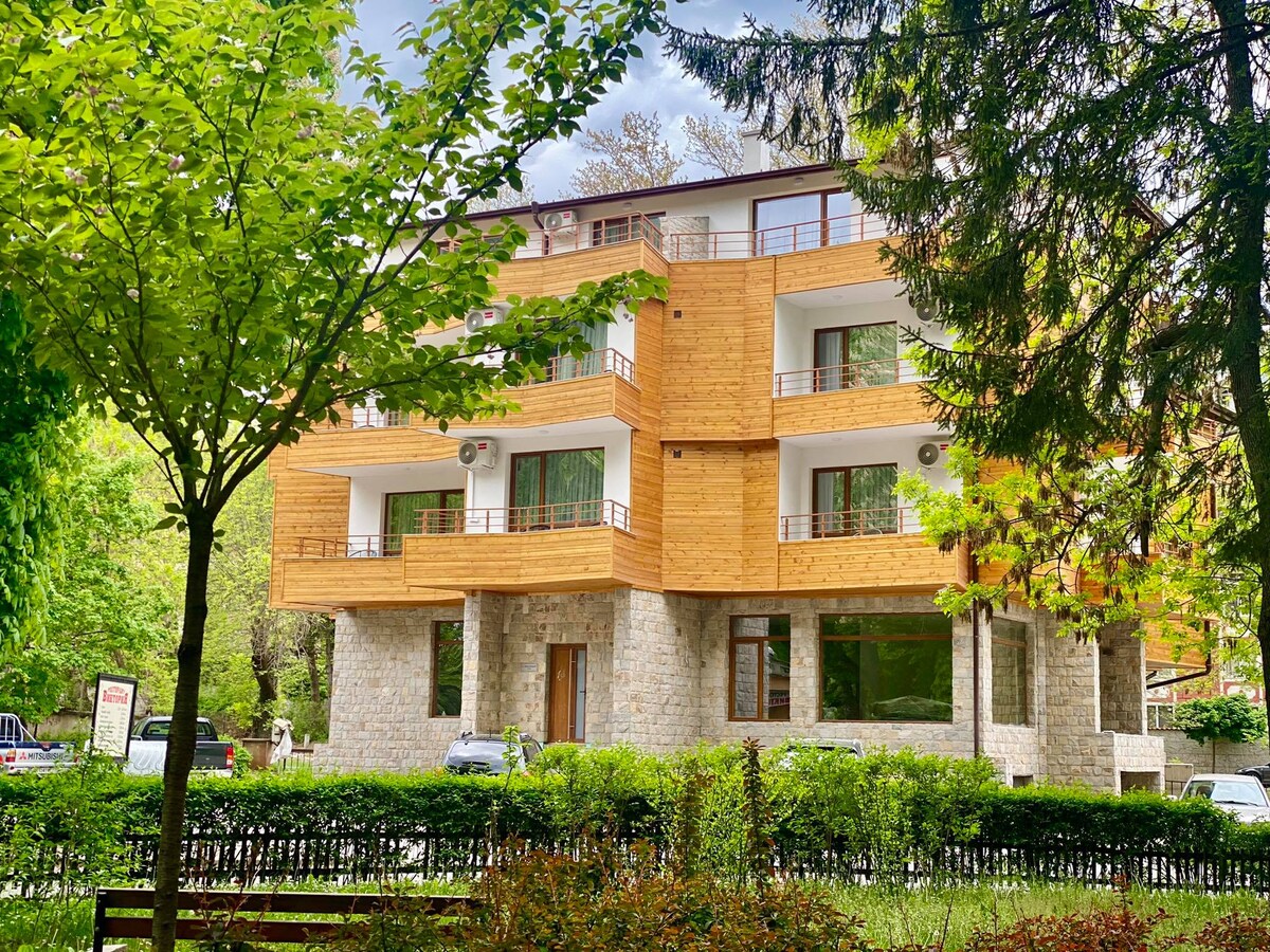 Classic apartment in Kleptuz Aparts! Apt. 11 — снимка 2