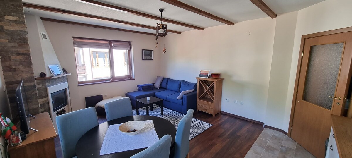Lovely 1-bedroom Apartment with Mountain View — снимка 2